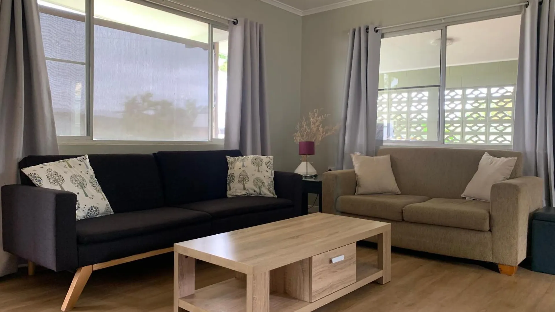 Central, Tidy And Private 3 Bedroom Atherton Holiday home